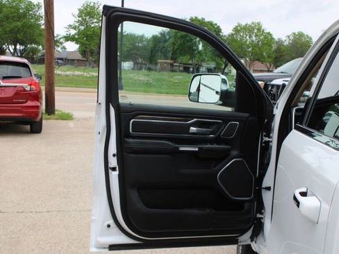 Used 2019 RAM 1500 Laramie AWD/4WD image 10