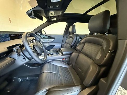 Used 2025 Lincoln Nautilus Reserve image 2