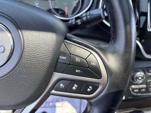 Used 2021 Jeep Cherokee Limited w/ Elite Package FWD image 17