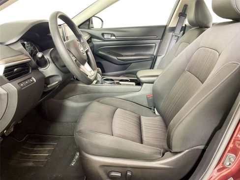 Used 2024 Nissan Altima 2.5 SV FWD image 5