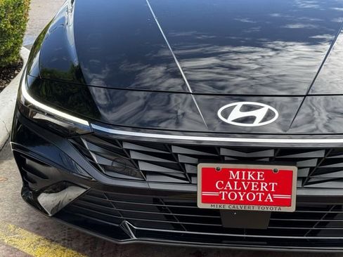 Used 2025 Hyundai Elantra SEL FWD image 5