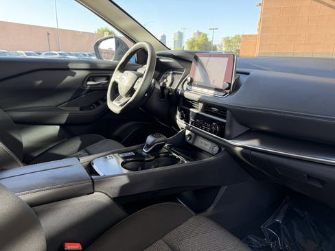 Used 2025 Nissan Rogue SV FWD image 38