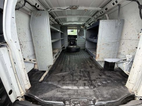 Used 2014 Chevrolet Express 2500 RWD image 10