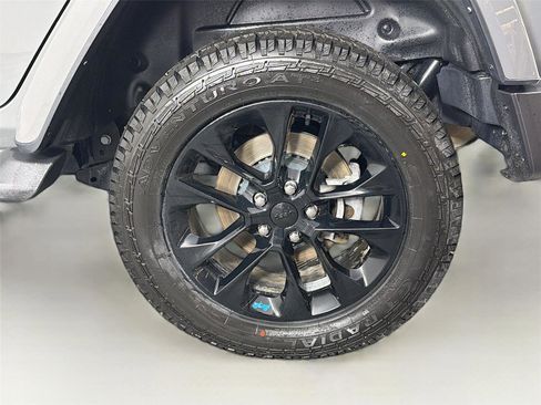 Used 2022 Jeep Wrangler Unlimited Sahara w/ Cold Weather Group image 31