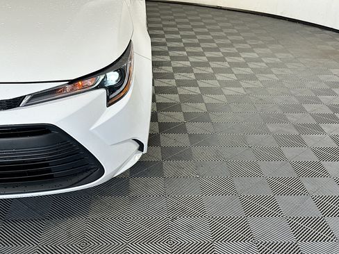 Used 2025 Toyota Corolla LE FWD image 9