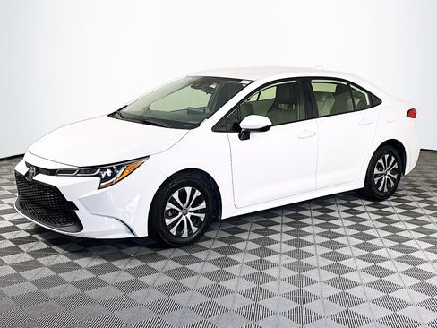 Used 2022 Toyota Corolla LE FWD image 4