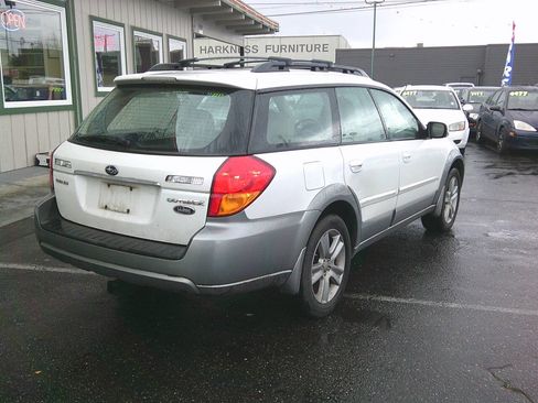 Used 2005 Subaru Outback 3.0R L.L. Bean image 4