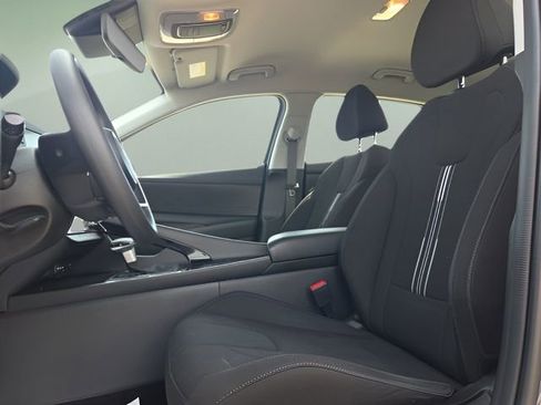 Used 2025 Hyundai Elantra Blue image 9