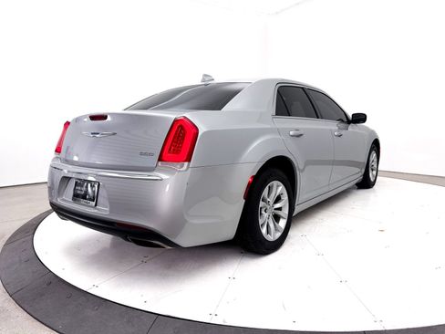 Used 2023 Chrysler 300 Touring RWD image 15