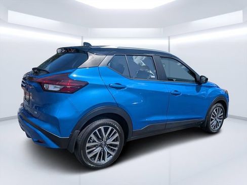 Used 2024 Nissan Kicks SV FWD image 3
