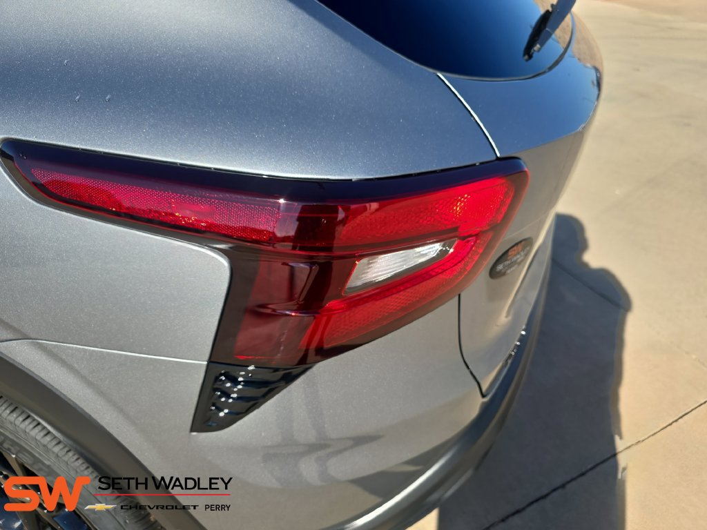 New 2026 Chevrolet Trax LT w/ Midnight Edition FWD image 35