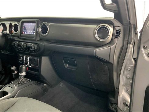 Used 2020 Jeep Wrangler Unlimited Sahara image 27