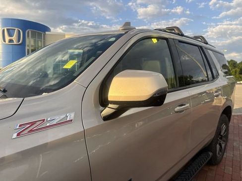 Used 2023 Chevrolet Tahoe Z71 w/ Luxury Package AWD/4WD image 5