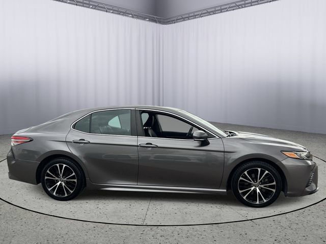 Used 2018 Toyota Camry SE w/ Convenience Package FWD image 6