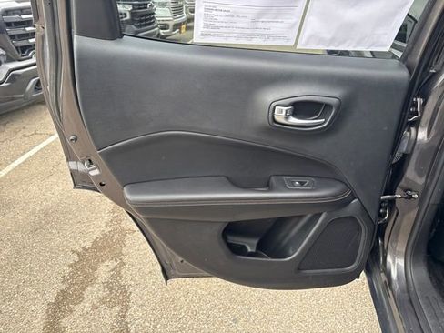 Used 2019 Jeep Compass Latitude w/ Safe & Security Group image 21