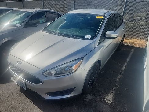 Used 2016 Ford Focus SE FWD image 4