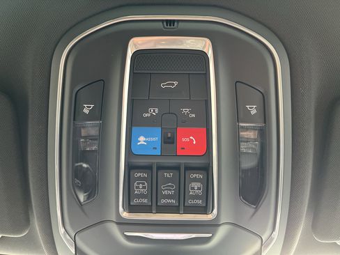 New 2026 Jeep Grand Cherokee Limited image 17