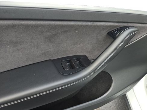 Used 2022 Tesla Model Y Performance AWD/4WD image 23