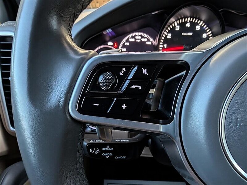 Used 2023 Porsche Cayenne w/ Premium Package AWD/4WD image 21