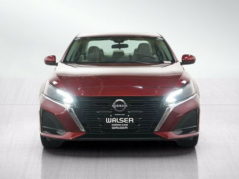 Used 2023 Nissan Altima 2.5 SV w/ SV Premium Package AWD/4WD image 8