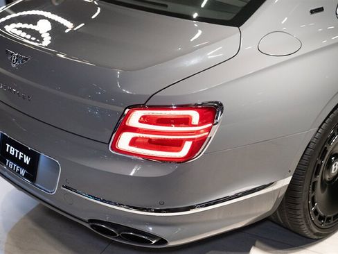 Used 2024 Bentley Flying Spur V8 AWD/4WD image 7