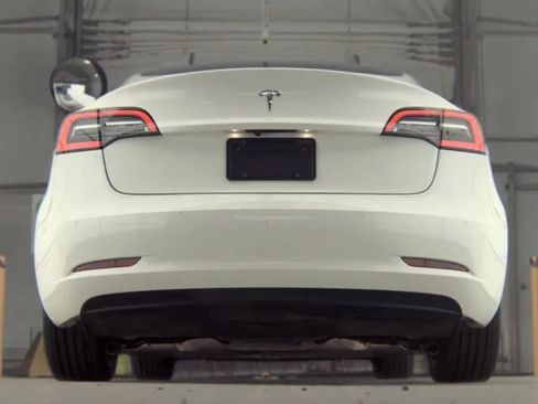 Used 2022 Tesla Model 3 Long Range AWD/4WD image 2