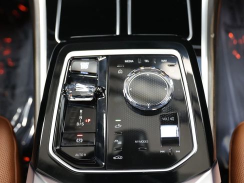 Used 2024 BMW 760i xDrive w/ Premium Package 2 AWD/4WD image 40