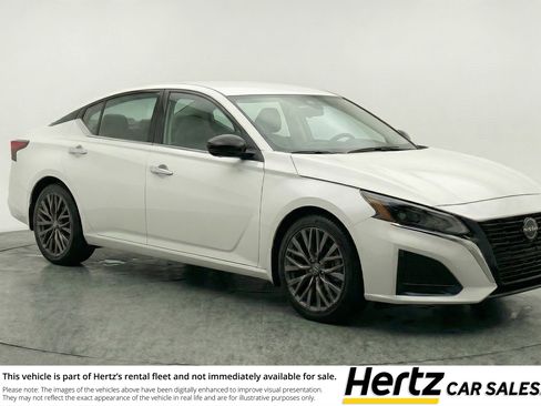 Used 2025 Nissan Altima 2.5 SV image 1