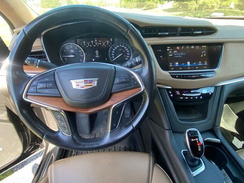 Used 2018 Cadillac XT5 Platinum w/ Driver Assist Package AWD/4WD image 10