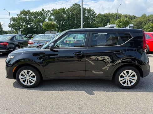 Used 2022 Kia Soul LX FWD image 4