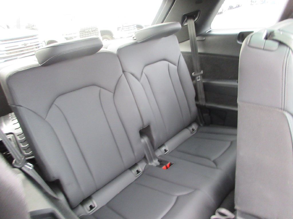 Used 2023 Audi Q7 3.0T Premium w/ Convenience Package AWD/4WD image 26