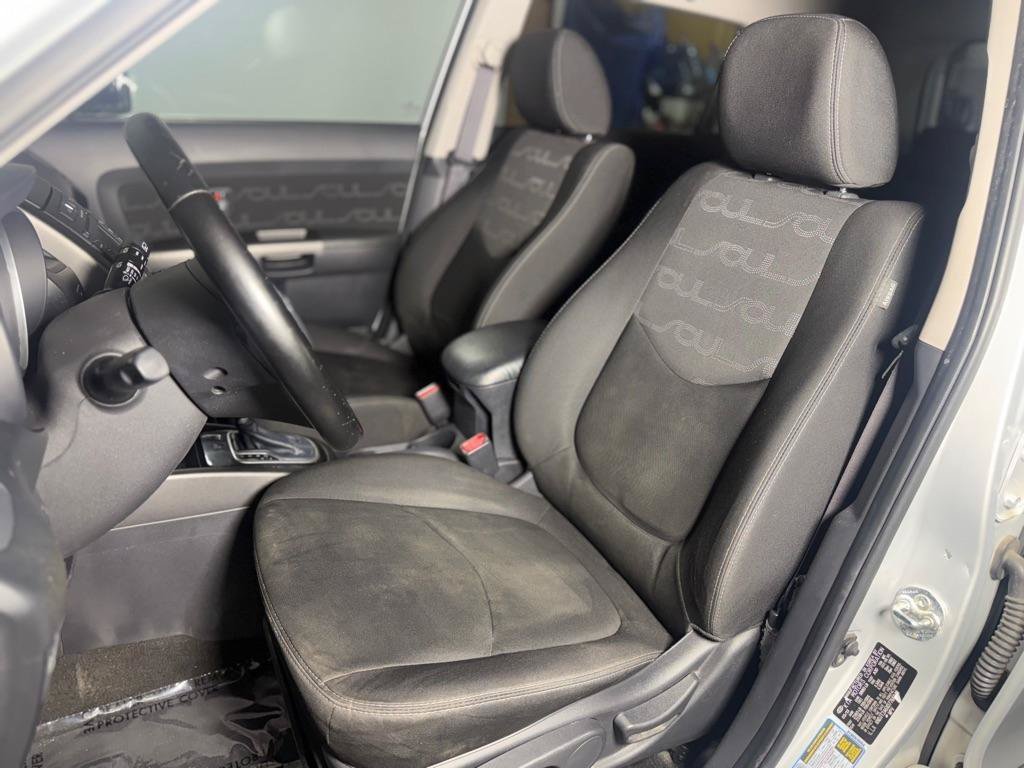 Used 2013 Kia Soul + FWD image 20