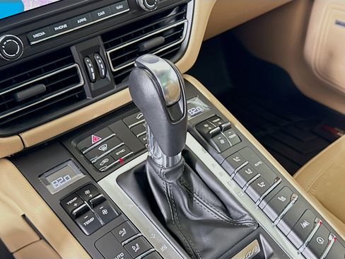 Certified 2021 Porsche Macan image 20