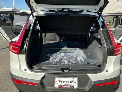 New 2026 Volvo XC40 B5 Ultra w/ Climate Package image 16