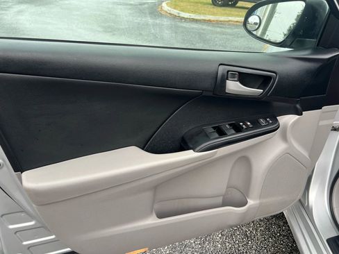 Used 2014 Toyota Camry LE image 11