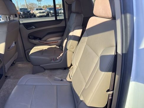 Used 2019 Chevrolet Suburban Premier image 9