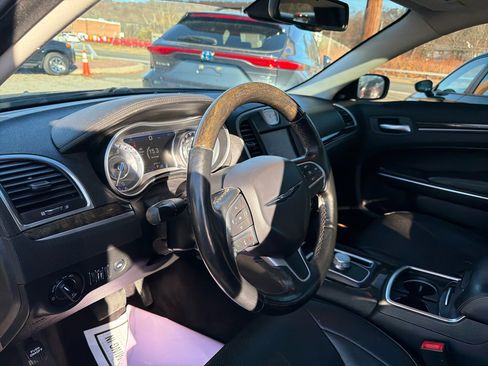 Used 2016 Chrysler 300 C image 15