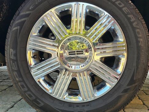 Used 2003 Lincoln Town Car Cartier image 51