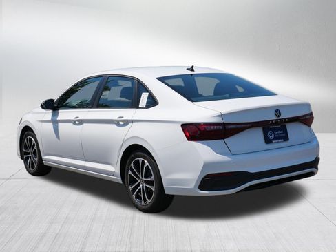 Certified 2025 Volkswagen Jetta Sport FWD image 5