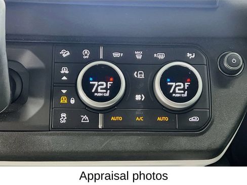 Used 2025 Land Rover Defender 90 X-Dynamic SE AWD/4WD image 18