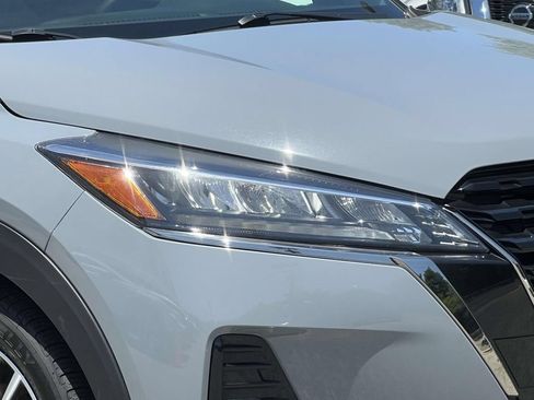 Used 2023 Nissan Kicks SR w/ SR Premium Package FWD image 8