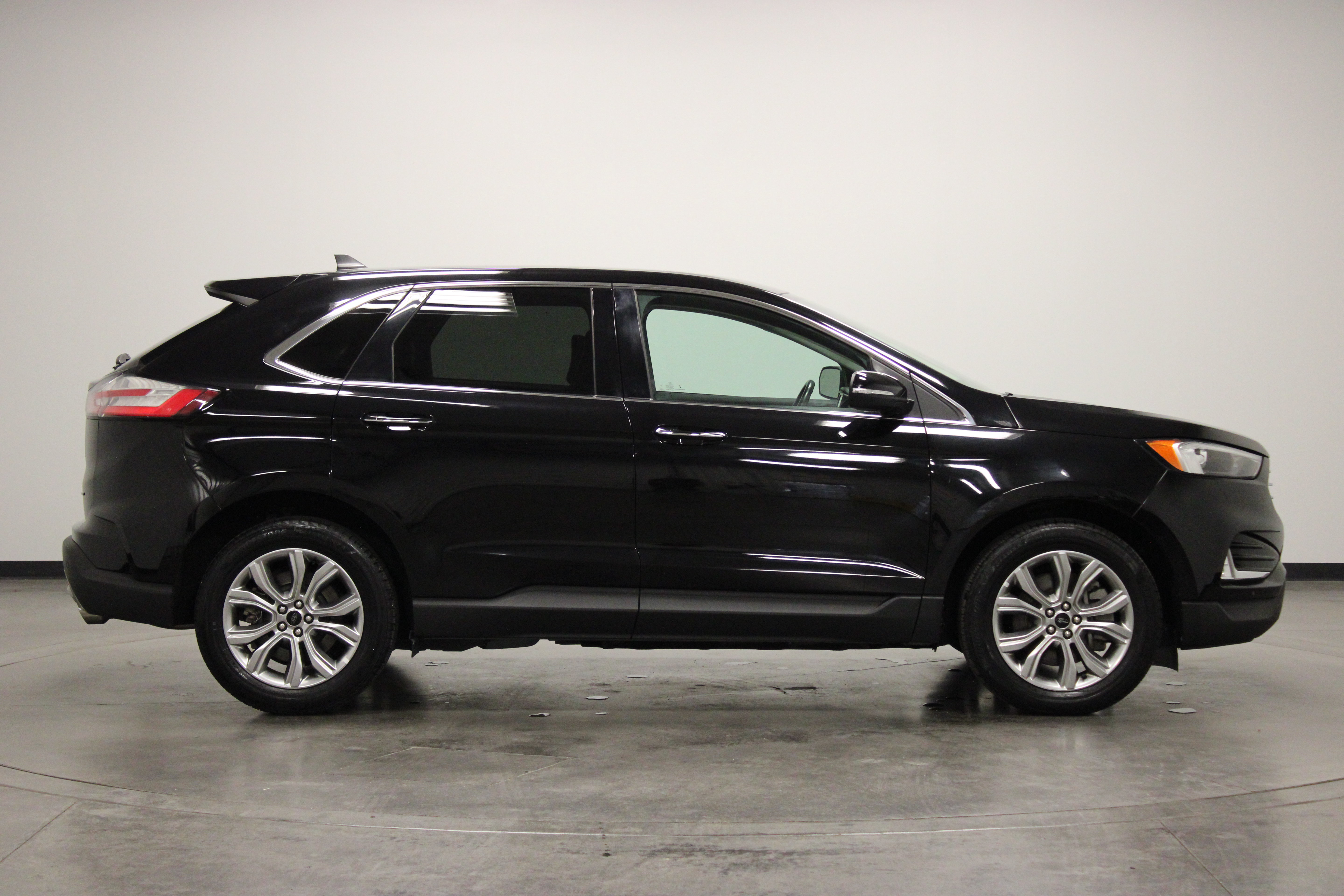 Used 2024 Ford Edge Titanium AWD/4WD image 9