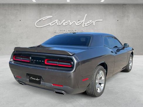 Used 2022 Dodge Challenger SXT image 16