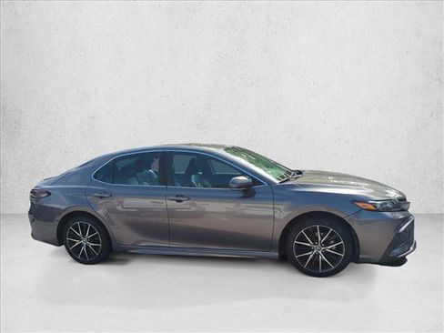 Used 2023 Toyota Camry SE FWD image 4
