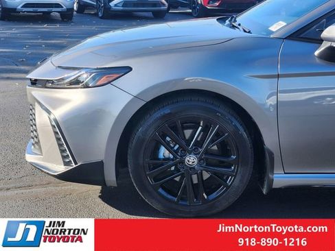 Used 2025 Toyota Camry SE image 9