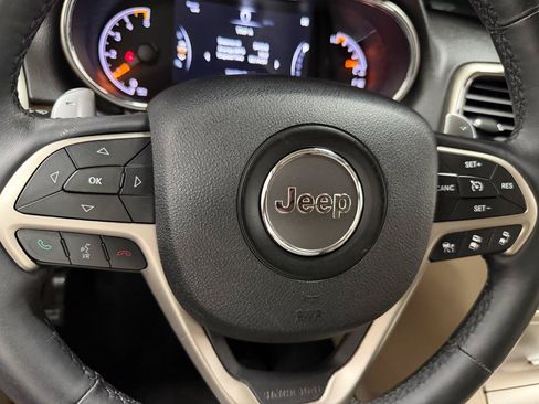 Used 2014 Jeep Grand Cherokee Limited w/ Luxury Group II AWD/4WD image 18