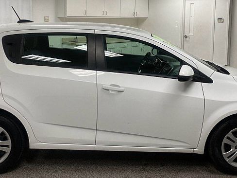 Used 2017 Chevrolet Sonic LT image 4