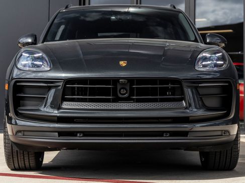 Certified 2026 Porsche Macan AWD/4WD image 8