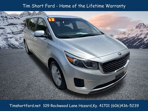 Used 2017 Kia Sedona LX image 3
