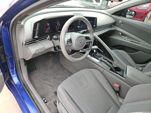 Used 2022 Hyundai Elantra SEL image 15